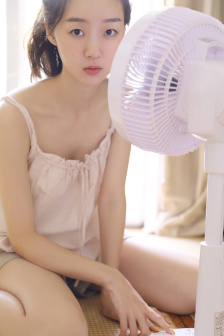 女孩子每天都塞着玩具睡觉